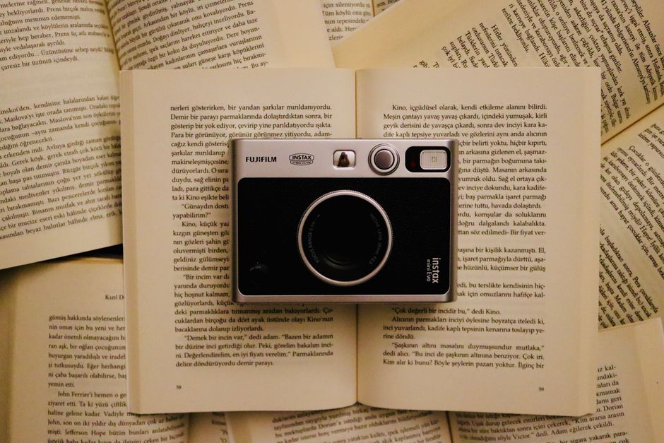 Retro camera placed on open books, evoking a nostalgic reading atmosphere.